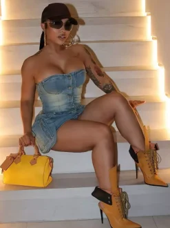 Ensemble jupe et haut deux pièces bleu ciel clair style streetwear sexy sans bretelles idéal pour l'été