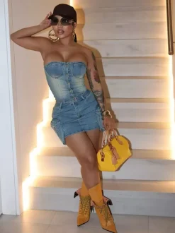 Ensemble jupe et haut deux pièces bleu ciel clair style streetwear sexy sans bretelles idéal pour l'été