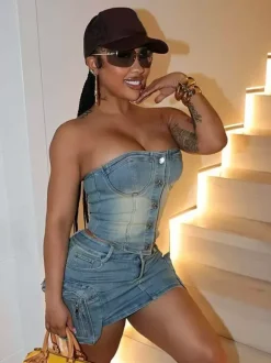 Ensemble jupe et haut deux pièces bleu ciel clair style streetwear sexy sans bretelles idéal pour l'été