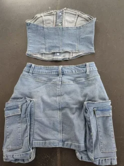 Ensemble jupe et haut deux pièces bleu ciel clair style streetwear sexy sans bretelles idéal pour l'été