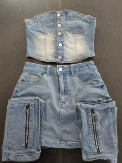 Ensemble jupe et haut deux pièces bleu ciel clair style streetwear sexy sans bretelles idéal pour l'été