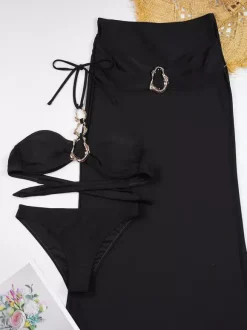 Ensemble maillot de bain et cache-maillots noirs sexy sans manches soutien-gorge dos nu et jupe longue.