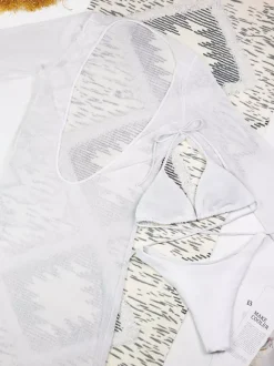 Ensemble maillot de bain bleu sexy court à manches longues cache-maillot et soutien-gorge dos nageur