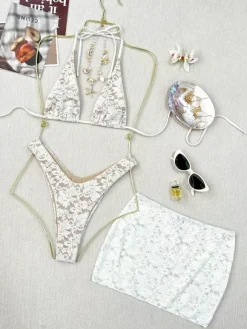 Ensemble maillot de bain 3 pièces en dentelle sexy - Bikini triangle blanc à fleurs échancré avec mini paréo - Collection été 2026