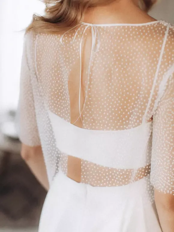 Ensemble pantalon 3 pièces pour la mariée en dentelle et mousseline décolleté illusion longueur au sol manches courtes lacées