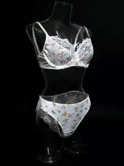 Ensemble soutien-gorge et culotte deux pièces en dentelle blanche à imprimé floral pour la mariée