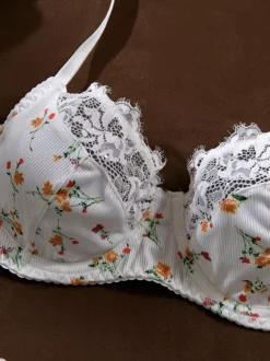 Ensemble soutien-gorge et culotte deux pièces en dentelle blanche à imprimé floral pour la mariée
