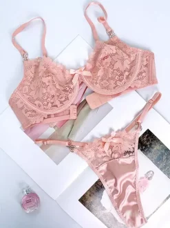 Ensemble soutien-gorge et string en dentelle florale à col en V et n艙ud avec armatures.