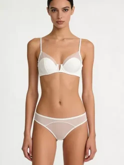 Ensemble soutien-gorge et culotte deux pièces rose fuchsia découpé