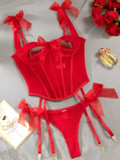 Ensemble soutien-gorge et culotte sexy noir 2 pièces avec découpes