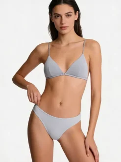 Ensemble soutien-gorge et culotte bordeaux découpés deux pièces
