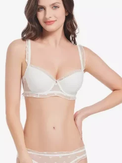 Ensemble de lingerie de mariée : soutien-gorge et culotte à armatures en dentelle à cils et résille à c艙urs.
