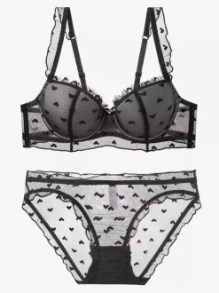 Ensemble de lingerie de mariée : soutien-gorge et culotte à armatures en dentelle à cils et résille à c艙urs.