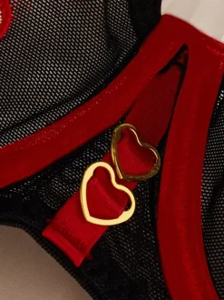 Ensemble de lingerie 3 pièces en maille transparente avec broderie papillon rouge