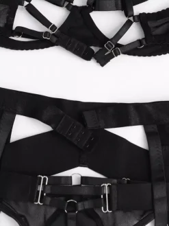 Ensemble de lingerie 3 pièces noir : soutien-gorge sans bonnets culotte et porte-jarretelles