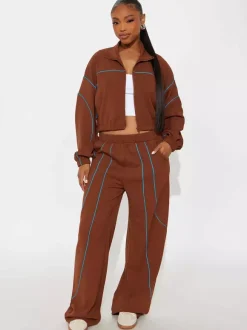 Ensemble de survêtement court zippé à bordure passepoilée et jambes larges pour femmes 2026