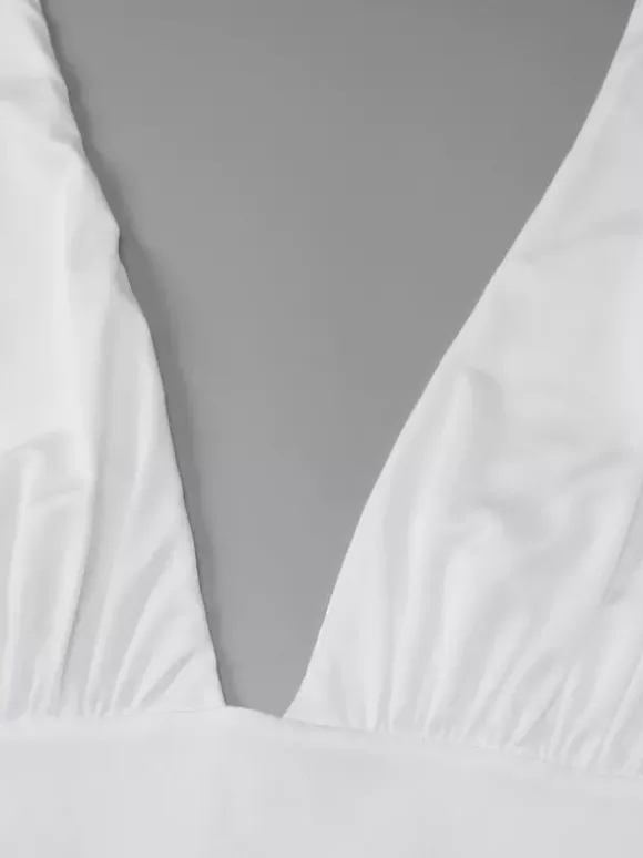 Ensemble deux pièces blanc chic à lacets jupe sans manches à col en V et haut de style streetwear