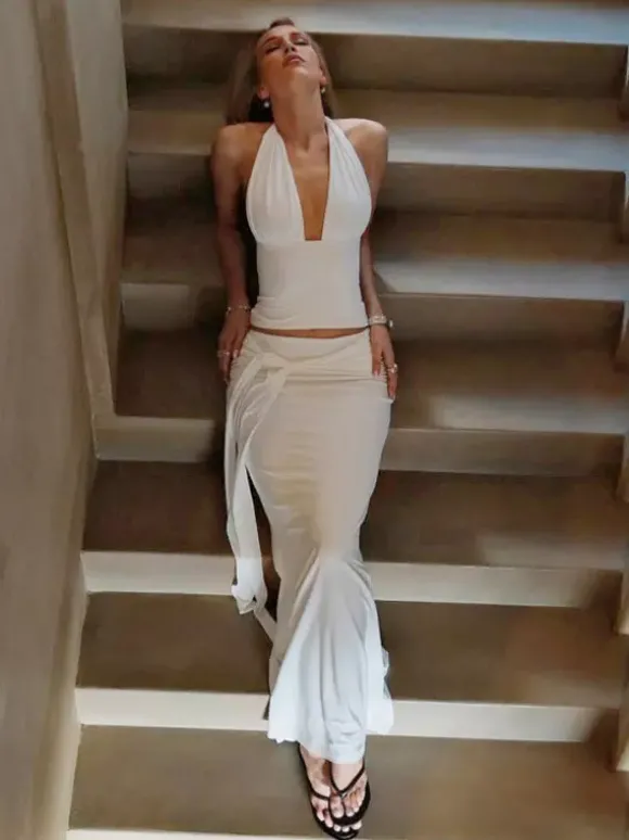 Ensemble deux pièces blanc chic à lacets jupe sans manches à col en V et haut de style streetwear