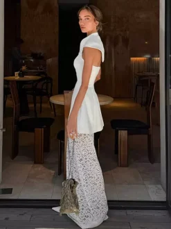 Ensemble deux pièces blanc chic en dentelle jupe sans manches sculptante style décontracté au quotidien.