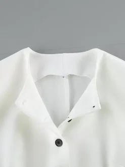 Ensemble deux pièces : boutons blancs col rond chic jupe sans manches.