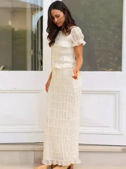 Ensemble deux pièces composé d'un crop top à manches bouffantes et froncées et d'une jupe longue sirène.