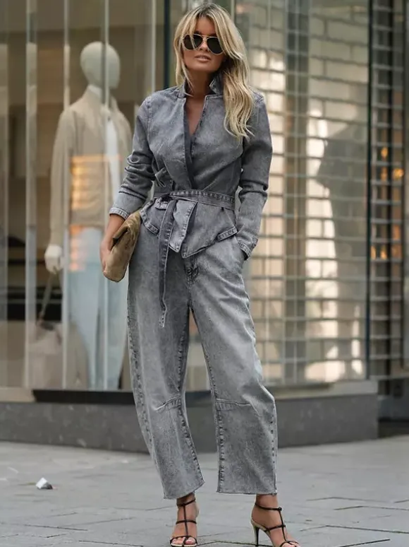 Ensemble deux pièces en denim délavé aux enzymes pour femme - Veste grise à ceinture nouée et pantalon à jambes fuselées - Collection printemps-été 2026