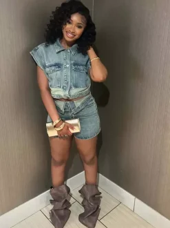 Ensemble deux pièces en denim pour femme - Crop top bleu délavé style années 2000 et short taille repliable - Streetwear été 2026