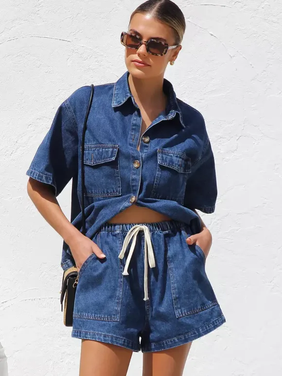 Ensemble deux pièces en jean délavé moyen pour femme - Short à cordon et chemise boutonnée - Tenues décontractées d'été 2026