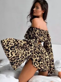 Ensemble deux pièces imprimé léopard haut bustier à manches longues et pantalon.