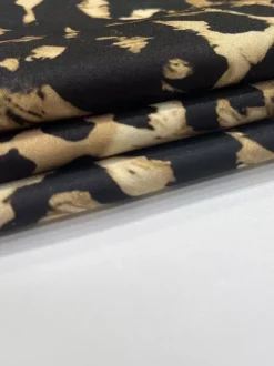 Ensemble deux pièces imprimé léopard haut bustier à manches longues et pantalon.
