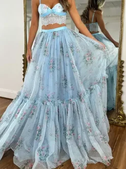 Ensemble deux pièces jupe sans manches à bretelles en dentelle chic imprimée abricot et col montant.