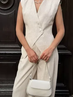 Ensemble deux pièces kaki chic décontracté au quotidien : haut sans manches en lin à col V et pantalon.