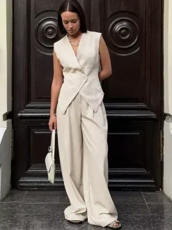 Ensemble deux pièces kaki chic décontracté au quotidien : haut sans manches en lin à col V et pantalon.