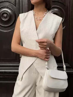 Ensemble deux pièces kaki chic décontracté au quotidien : haut sans manches en lin à col V et pantalon.