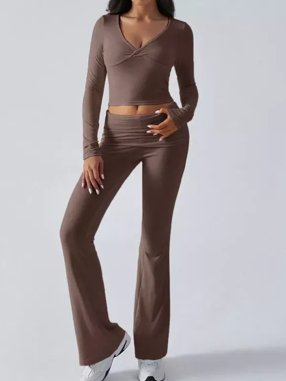 Ensemble deux pièces manches longues pour femme - Haut court ajusté à col en V et pantalon évasé style yoga - Collection printemps 2026
