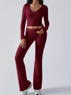Ensemble deux pièces manches longues pour femme - Haut court ajusté à col en V et pantalon évasé style yoga - Collection printemps 2026