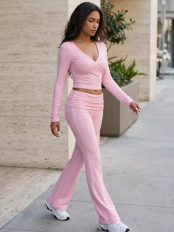 Ensemble deux pièces manches longues pour femme - Haut court ajusté à col en V et pantalon évasé style yoga - Collection printemps 2026