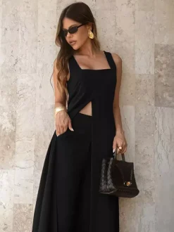 Ensemble deux pièces marron sans manches débardeur et pantalon.