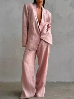 Ensemble deux pièces : pantalon rose chic à ceinture haut en coton à manches longues et col rabattu.