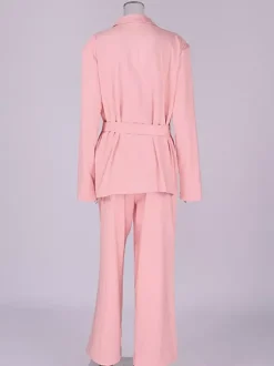 Ensemble deux pièces : pantalon rose chic à ceinture haut en coton à manches longues et col rabattu.