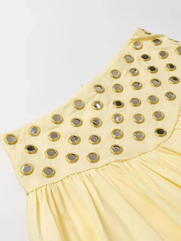 Ensemble jupe 2 pièces jaune élégante à bretelles et col plissé sans manches