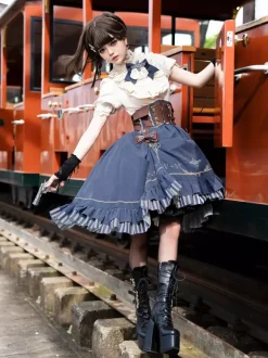 Ensemble Lolita classique chemisier blanc jupe bleue et corset trois pièces style steampunk