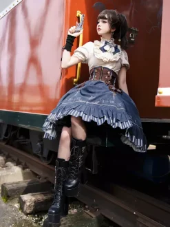 Ensemble Lolita classique chemisier blanc jupe bleue et corset trois pièces style steampunk