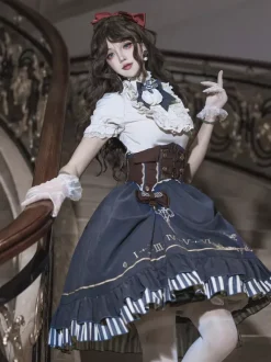 Ensemble Lolita classique chemisier blanc jupe bleue et corset trois pièces style steampunk