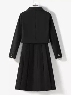 Ensemble Lolita JK d'uniforme scolaire japonais composé d'un manteau d'une chemise et d'une jupe à manches longues avec chaînes noires.