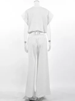 Ensemble lounge gris chiné : haut oversize à manches courtes et taille élastique pantalon large.