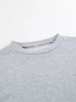 Ensemble lounge gris chiné : haut oversize à manches courtes et taille élastique pantalon large.
