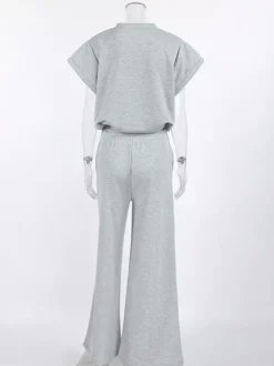 Ensemble lounge gris chiné : haut oversize à manches courtes et taille élastique pantalon large.
