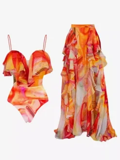 Ensemble maillot de bain bleu chic à volants et bretelles décolletées.