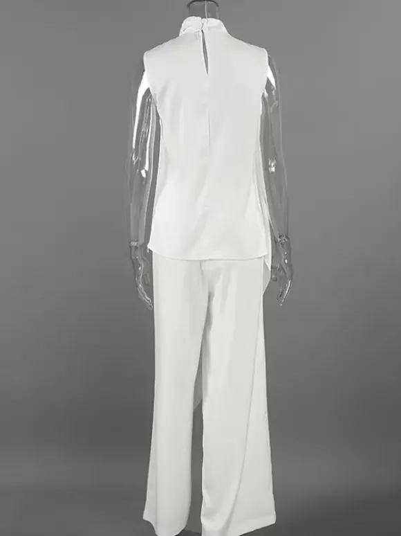 Ensemble 2 pièces assorti : haut sans manches à col montant drapé en satin blanc et pantalon à jambes larges